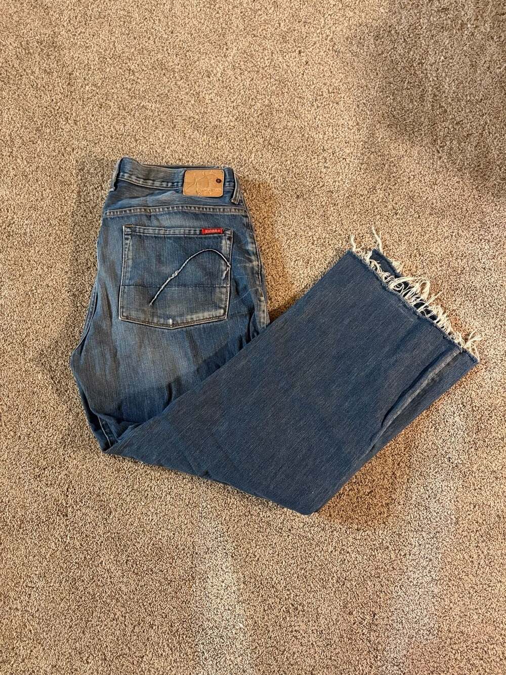 Vintage Y2K Style Men's Blue Denim Jeans Raw Hem Relaxed Fit Size 36x32⁠